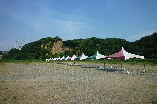 リバーサイドパーク　一の谷には多数のテントが常設してあります。