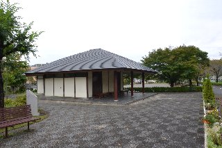 田代運動公園の横の県道沿いにトイレがあります。
