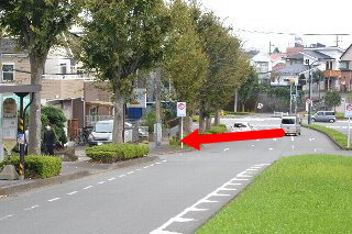 町田街道方面から竹一 ガーデンバーベキュー場へ入る交差点です。